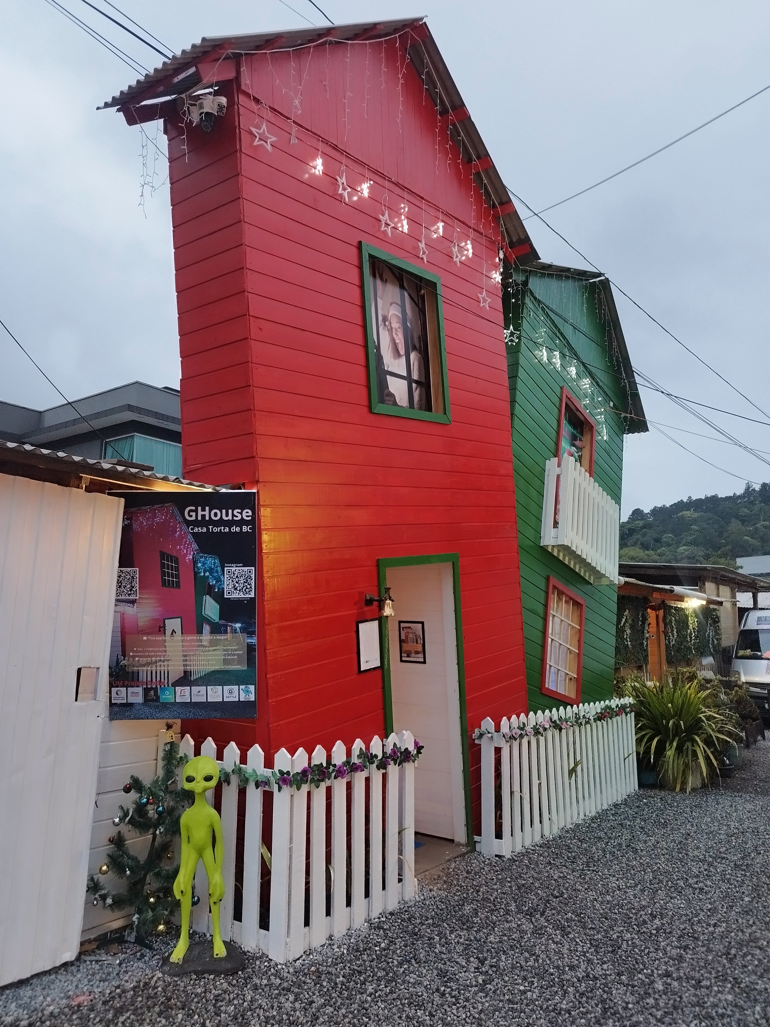 GHOUSE Casa Torta de BC vira novo ponto turístico em frente à passarela da Barra