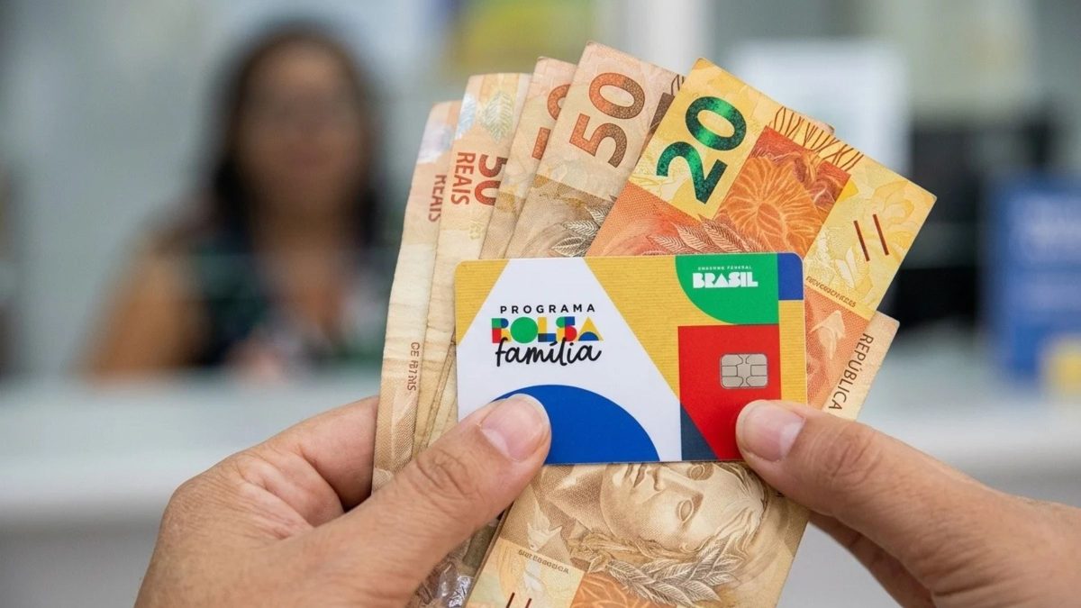 Novos valores do Bolsa Família começam a ser pagos nesta segunda (19) com reajuste de 15,04%; benefício mínimo sobe para R$ 691