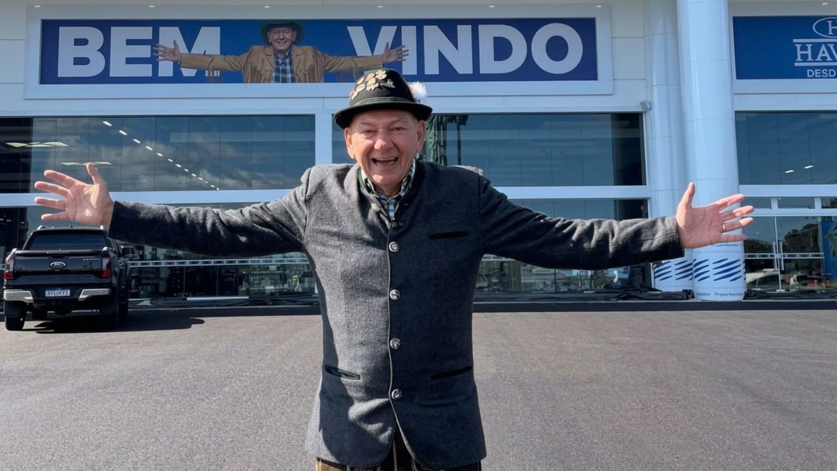 De avião, Luciano Hang sobrevoa megaloja da Havan às vésperas da inauguração em SC: ‘Está linda!’